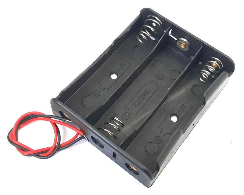 3�18650 (����� ��� Li-ion, 11.1V) � ���������.